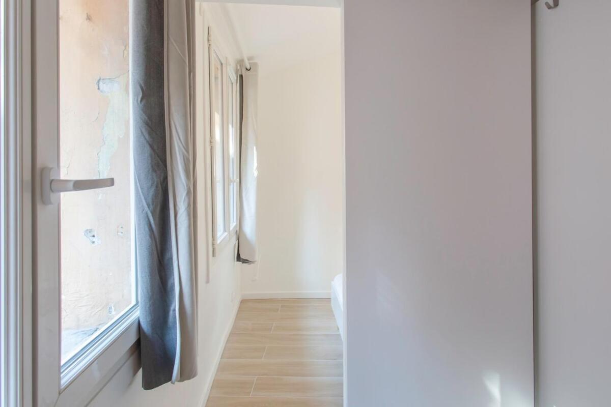 Apartment #16 1bdr Flower Market, Old Town, 1min Ac