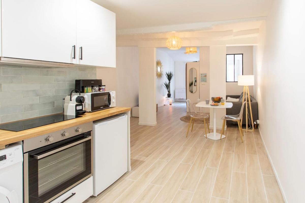 Apartment #16 1bdr Flower Market, Old Town, 1min Ac